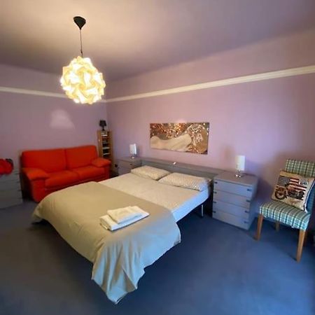 Apartamento Rainbow House Intra Exterior foto