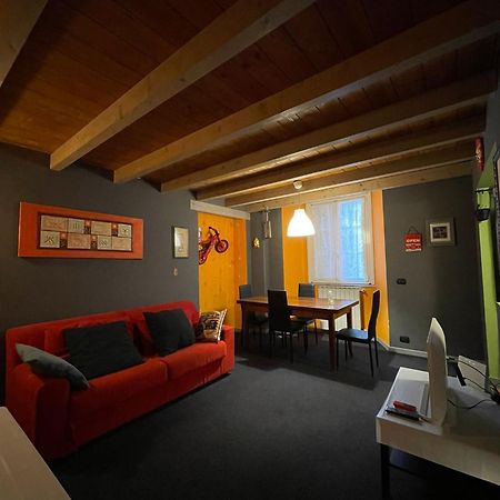Apartamento Rainbow House Intra Exterior foto
